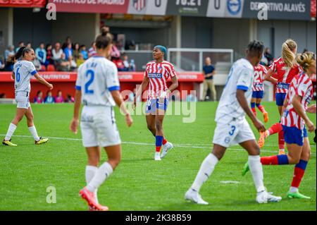 Madrid, Madrid, Spanien. 25. September 2022. RASHEEDAT AJIBADE (16) während des Fußballspiels zwischen Atletico Madrid und Alaves in AlcalÃ¡ de Henares (Madrid, Spanien) im Wanda AlcalÃ¡ Stadion am Sonntag, den 25. September 2022, gültig für die Spielwoche 3 der spanischen Fußballliga der ersten Liga der Frauen (Foto: © Alberto Gardin/ZUMA Press Wire) Stockfoto