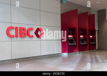 Neu installierte CIBC-geldautomaten befinden sich in einem Gebäude in der Innenstadt von Toronto. CIBC ist eine der großen 5 Banken Kanadas, die 5. größten in Kanada. Stockfoto