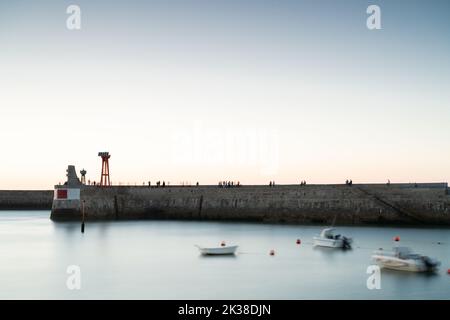 Boote im Hafen von Port-en-Bessin Stockfoto