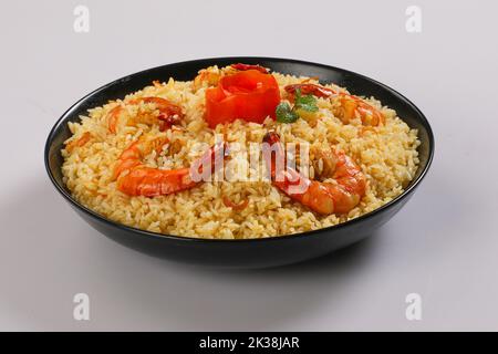 Kachchi Biriyani, Chicken Biriyani, Garnelen Biriyani, Dhaka-Stil Biriyani, einfaches Polau, zubereitet mit aromatischem Reis oder Chinigura-Reis, isoliert auf weißem Bac Stockfoto