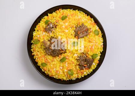 Biriyani, Basmoti Reis biriyani, Hammelfleisch biriyani, isoliert auf weißem Hintergrund. Stockfoto