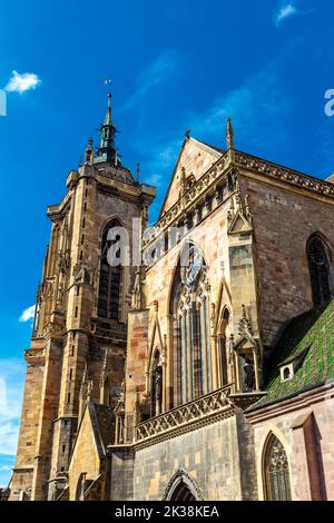 Außenansicht der St.-Martin-Kirche (Collégiale St-Martin) in Colmar, Elsass, Frankreich Stockfoto