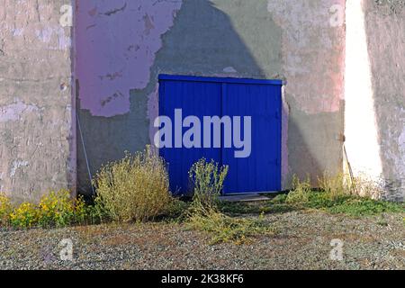 Architektur in Tres Piedras im Bezirk Taos im Norden von New Mexico. Stockfoto