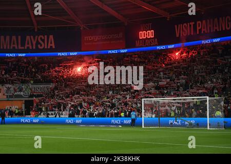 Cardiff, Großbritannien. 25. September 2022. Polnische Fans beim Spiel der UEFA Nations League Group A4 zwischen Wales und Polen im Cardiff City Stadium, Cardiff, Vereinigtes Königreich, 25.. September 2022 (Foto von Mike Jones/News Images) in Cardiff, Vereinigtes Königreich am 9/25/2022. (Foto von Mike Jones/News Images/Sipa USA) Quelle: SIPA USA/Alamy Live News Stockfoto