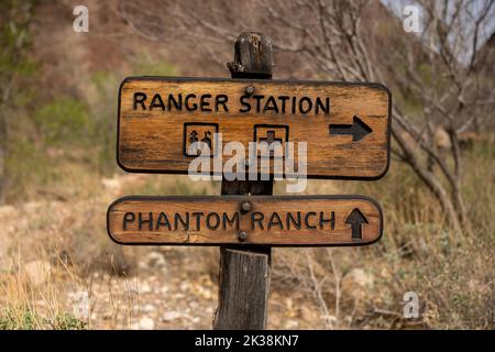 Schild zur Ranger Station und Phantom Ranch im Grand Canyon National Park Stockfoto