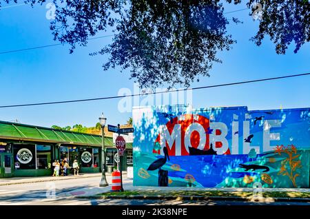 Ein Mobiles Wandbild ist an der Kreuzung der Dauphin Street und South Warren Street, 24. September 2022, in Mobile, Alabama, abgebildet. Stockfoto