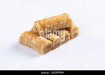 Türkisches Ramadan Dessert Baklava isoliert auf weißem Hintergrund. Stockfoto