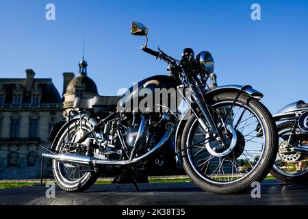 Illustration Moto während der Ausgabe 6. der Chantilly Arts & Elegance - Richard Mille auf der Domaine du Château de Chantilly, vom 24. Bis 25. September 2025, in Chantilly, Frankreich - Foto Julien Delfosse / DPPI Stockfoto