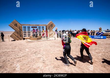 Antofagasta, Chile. 25. September 2022. 9/25/2022 - Rennsieger, Team X44 feiern mit Chip Ganassi Racing und Acciona | Sainz XE Team beim Extreme E Copper X-Prix in Antofagasta, Chile, auf dem Podium. (Foto von Sam Bloxham/Motorsport Images/Sipa USA) Quelle: SIPA USA/Alamy Live News Stockfoto