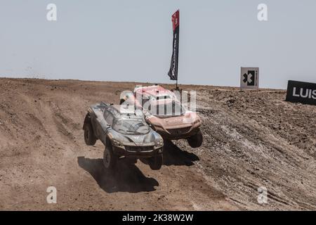 Antofagasta, Chile. 25. September 2022. 9/25/2022 - Klara Andersson (SWE)/Nasser Al-Attiyah (QAT), Abt Cupra XE Laia Sanz (ESP)/Carlos Sainz (ESP), Acciona | Sainz XE Team während des Extreme E Copper X-Prix in Antofagasta, Chile. (Foto von Andrew Ferraro/Motorsport Images/Sipa USA) Quelle: SIPA USA/Alamy Live News Stockfoto