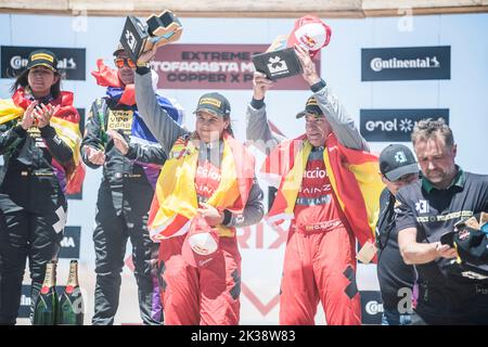 Antofagasta, Chile. 25. September 2022. 9/25/2022 - Laia Sanz (ESP)/Carlos Sainz (ESP), Acciona | Sainz XE Team, feiern auf dem Podium beim Extreme E Copper X-Prix in Antofagasta, Chile. (Foto von Charly Lopez/Motorsport Images/Sipa USA) Quelle: SIPA USA/Alamy Live News Stockfoto