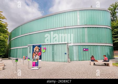 22. Juli 2022, Düsseldorf, Deutschland: Außengebäude des Neanderthal-Museums in der Nähe der berühmten Schlucht, in der die Überreste eines alten Vorfahren und Verwandten von Stockfoto