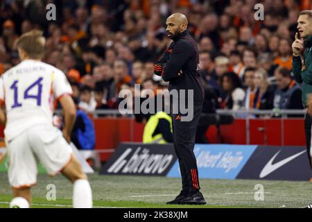 Amsterdam, Niederlande. 25. September 2022. AMSTERDAM - Belgischer Assistenztrainer Thierry Henry während des UEFA Nations League-Spiels zwischen den Niederlanden und Belgien in der Johan Cruijff Arena am 25. September 2022 in Amsterdam, Niederlande. ANP MAURICE VAN STEEN Kredit: ANP/Alamy Live Nachrichten Stockfoto