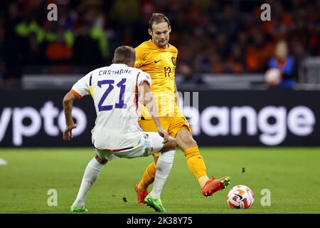 Amsterdam, Niederlande. 25. September 2022. AMSTERDAM - (LR) Timothy Castagne aus Belgien, Daley Blind aus Holland während des Spiels der UEFA Nations League zwischen den Niederlanden und Belgien in der Johan Cruijff Arena am 25. September 2022 in Amsterdam, Niederlande. ANP MAURICE VAN STEEN Kredit: ANP/Alamy Live Nachrichten Stockfoto