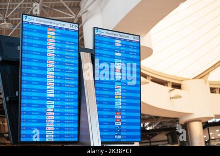 20. Juli 2022, Antalya, Türkei: Flugpläne mit Fluginformationen im Flughafen Stockfoto