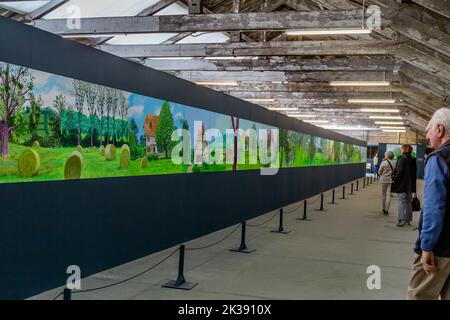 „Year in Normandie“, gemalt von David Hockney. Dieser 90m lange Fries zeigt die Jahreszeiten in der Normandie und ist im Dachraum der Salts Mill ausgestellt. Stockfoto