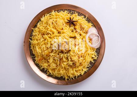 Biriyani, Basmoti Reis biriyani, Hammelfleisch biriyani, isoliert auf weißem Hintergrund. Stockfoto