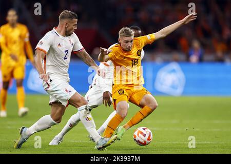 Amsterdam, Niederlande. 25. September 2022. AMSTERDAM - (LR) Toby Alderweireld aus Belgien, Kenneth Taylor aus Holland während des Spiels der UEFA Nations League zwischen den Niederlanden und Belgien in der Johan Cruijff Arena am 25. September 2022 in Amsterdam, Niederlande. ANP MAURICE VAN STEEN Kredit: ANP/Alamy Live Nachrichten Stockfoto