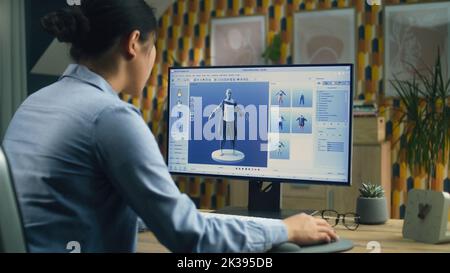 Weibliche 3D Designerin mit Remote-Arbeit an 3D Modellierung und Erstellung von 3D Visualisierung von Kleidung mit pc und professionelle Programm Stockfoto