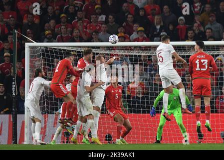 Cardiff, Großbritannien. 25. September 2022. Wales attackiert das polnische Tor während des Spiels der UEFA Nations League Group A4 zwischen Wales und Polen im Cardiff City Stadium, Cardiff, Vereinigtes Königreich, 25.. September 2022 (Foto von Mike Jones/News Images) in Cardiff, Vereinigtes Königreich am 9/25/2022. (Foto von Mike Jones/News Images/Sipa USA) Quelle: SIPA USA/Alamy Live News Stockfoto