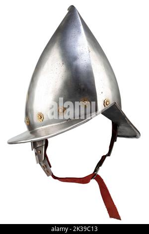 17. Jahrhundert Morion Stahlhelm isoliert auf weißem Hintergrund Stockfoto