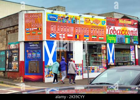 Multikulturelle Geschäfte auf dem gallowgate barras Markt oder den Barrows Glasgow, Schottland, Großbritannien Stockfoto