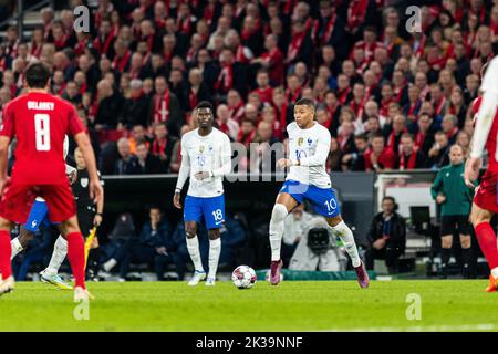 Kopenhagen, Dänemark. 25. September 2022. Kylian Mbappe (10) aus Frankreich beim UEFA Nations League-Spiel zwischen Dänemark und Frankreich im Park in Kopenhagen. (Foto: Gonzales Photo/Alamy Live News Stockfoto