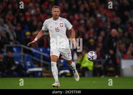 Cardiff, Großbritannien. 25. September 2022. Polens Kamil Glik während des UEFA Nations League Group A4-Spiels zwischen Wales und Polen im Cardiff City Stadium, Cardiff, Großbritannien, 25.. September 2022 (Foto von Mike Jones/News Images) in Cardiff, Großbritannien am 9/25/2022. (Foto von Mike Jones/News Images/Sipa USA) Quelle: SIPA USA/Alamy Live News Stockfoto