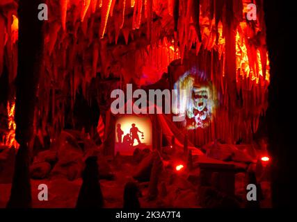 Buena Park, California, USA 22.. September 2022 Knott's Scary Farm Halloween-Treffpunkt Eröffnungsabend am 22. September 2022 in Buena Park, Kalifornien, USA. Foto von Barry King/Alamy Stockfoto Stockfoto