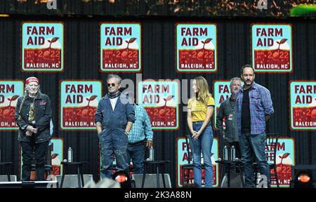 24. September 2022, Raleigh, North Carolina, USA: Der Vorstand von Farm Aid 2022 im Coastal Credit Union Music Park in Raleigh, North Carolina, am 24. September 2022. (Bild: © Jeff Moore/ZUMA Press Wire) Stockfoto