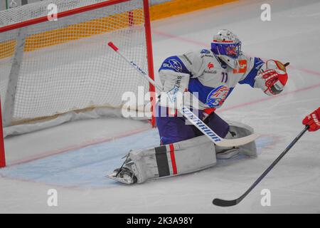 Lausanne, Schweiz. 09.. Mai 2022. Simon Hrubec (Torwart) vom ZSC Lions (11) ist im Einsatz während 1. Derby der Saison 2022-2023 beinhaltet Lausanne HC und die ZSC Lions der Schweizer Nationalliga 2022-2023 Saison mit dem Lausanne HC und ZSC Lions. (Foto: Eric Dubost/Pacific Press) Quelle: Pacific Press Media Production Corp./Alamy Live News Stockfoto