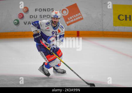 Lausanne, Schweiz. 09.. Mai 2022. Denis Hollenstein (Angreifer) von ZSC Lions (91) ist im Einsatz während 1. Derby der Saison 2022-2023 beteiligt Lausanne HC und die ZSC Lions der Schweizer Nationalliga Saison 2022-2023 mit dem Lausanne HC und ZSC Lions. (Foto: Eric Dubost/Pacific Press) Quelle: Pacific Press Media Production Corp./Alamy Live News Stockfoto