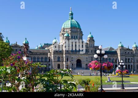 Eine malerische Aussicht auf die Parlamentsgebäude von British Columbia in Victoria, British Columbia, Kanada, wo sich die Legislative Assembly von British Columbia einstellt Stockfoto