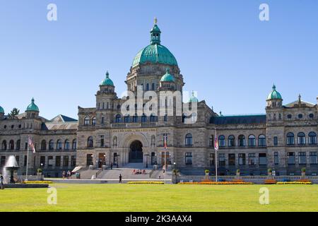 Eine malerische Aussicht auf die Parlamentsgebäude von British Columbia in Victoria, British Columbia, Kanada, wo sich die Legislative Assembly von British Columbia einstellt Stockfoto