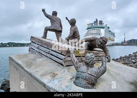 Dieses 2016 enthüllte Denkmal im Hafen von Sydney, wo viele Konvois inszeniert wurden, ehrt diejenigen, die mutig lebenswichtige Kriegsvorräte transportiert haben Stockfoto