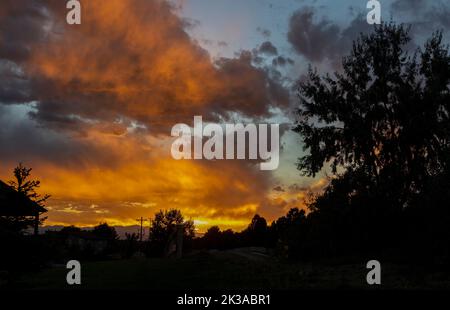 Colorado Living. Centennial, Colorado - Denver Metro Gegend Wohn Fall Sonnenuntergang Sky View Stockfoto