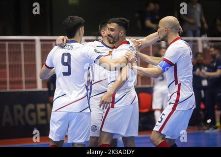 Buenos Aires, Argentinien. 25. September 2022. Die Spieler von San Lorenzo feiern im Spiel zwischen San Lorenzo (ARG) und der Universidad de Chile (CHI) im Rahmen der Libertadores Futsal 2022 Gruppe A in der Befol Arena ein Tor. (Endergebnis: San Lorenzo (ARG) 3 - 1 Universidad de Chile (CHI) Credit: SOPA Images Limited/Alamy Live News Stockfoto