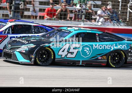 Fort Worth, Texas, USA. 25. September 2022. Die NASCR Cup Series-Fahrerin Bubba Wallace (45) ist während des AUTADER ECHOPARK AUTOMOTIVE 500 auf dem Texas Motor Speedway in Fort Worth, Texas, in Aktion. (Bild: © Dan Wozniak/ZUMA Press Wire) Stockfoto