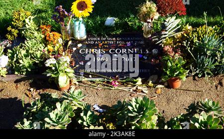 Los Angeles CA: Chris Cornell Grab auf dem Hollywood Forever Cemetery. Bild: Ron Wolfson / MediaPunch Stockfoto