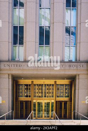 United States Court House Golden Door in Lower Manhattan Foley Square, 1930er Jahre Architektur in New York City, New York, USA Stockfoto