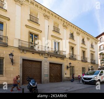 Madrid, Spanien, September 2022. Außenansicht des Fernan Nuñez Palastes im Stadtzentrum Stockfoto