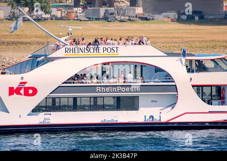 23. Juli 2022, Düsseldorf, Deutschland: Das Kreuzschiff Köln - Düsseldorf transportiert Touristen und Passagiere an Deck und in komfortablen Kabinen am Rhein Stockfoto