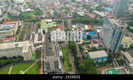 Ein Blick auf die Gebäude in der Central Jakarta Gegend, genau in der Merdeka Street Gegend, von der Spitze des National Monument oder Monas gesehen Stockfoto