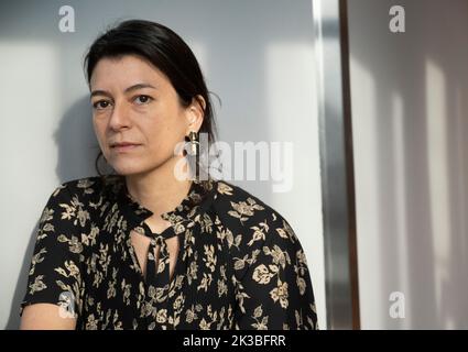 Die argentinische Autorin Samanta Schweblin fotografierte auf der Buchmesse in Göteborg, Schweden, 23. September 2022. Foto: Fredrik Sandberg / TT / Code 10080 Stockfoto