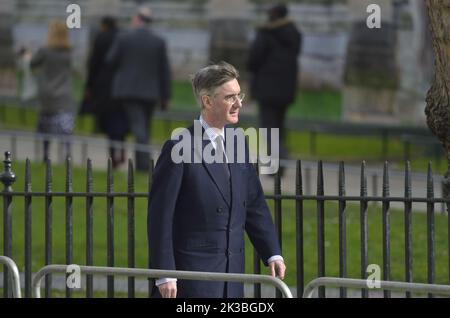 Jacob Rees-Mogg MP (Con: N E Somerset) bei der Ankunft beim Commonwealth Service in Westminster Abbey, London, 14.. März 2022. Stockfoto