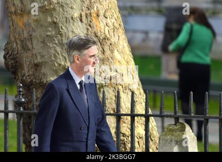 Jacob Rees-Mogg MP (Con: N E Somerset) bei der Ankunft beim Commonwealth Service in Westminster Abbey, London, 14.. März 2022. Stockfoto