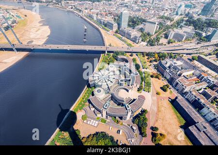 Landtag oder regionale Verwaltungseinrichtung des Landes Nordrhein Westfalen. Luftaufnahme von der Aussichtsplattform des Fernsehturms Stockfoto