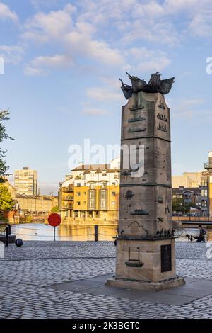 Das Scottish Merchant Navy Memorial am Tower Place an der Küste in Leith in Edinburgh. Entworfen und geformt von Jill Watson. Stockfoto