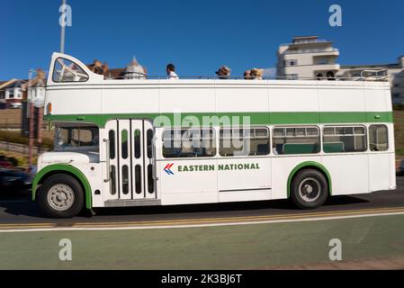 Vintage 1963 Bristol Lodekka FLF6G Open-Top-Bus im Eastern National-Programm, der den Küstenverkehr EnsignBus Route 68 in Southend on Sea, Essex, betreibt Stockfoto