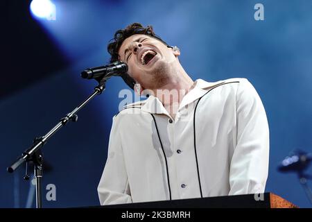 24. September 2022, New York, New York, USA: Charlie Puth treten beim Global City Festival NYC im Central Park auf. Global: „The World“ ist eine 24-stündige globale Veranstaltung, bei der die Welt vereint, der Planet verteidigt und die Armut besiegt werden soll. 2022 fand das Festival in Accra, der Hauptstadt Ghanas, und in NYC statt. Jedes Jahr fällt das Festival mit der Generalversammlung der Vereinten Nationen zusammen, in der sich führende Persönlichkeiten aller Länder treffen, um globale und lokale Fragen zu behandeln. (Bild: © Lev Radin/Pacific Press via ZUMA Press Wire) Stockfoto